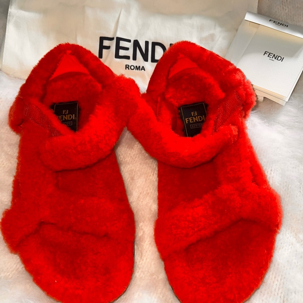 NEW Fendi Ovid Aries Aries Sheep Sandals